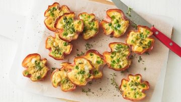 Mini ham en frittata met verpletterde erwten