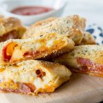 Maak nu je eigen Italiaanse Pepperoni Pizza Brood