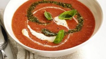 Maak nu Italiaanse rijke Tomatensoep met Pesto