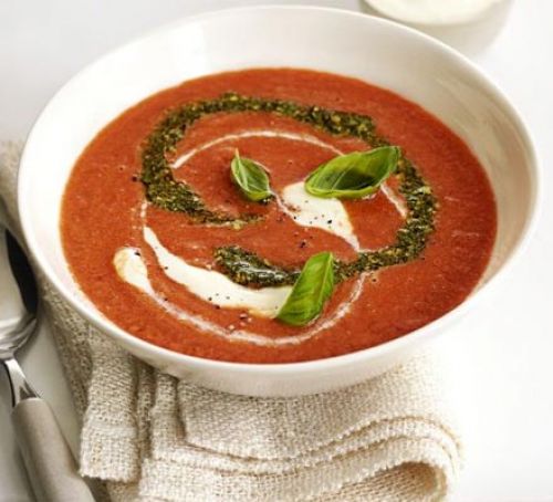 Maak nu Italiaanse rijke Tomatensoep met Pesto