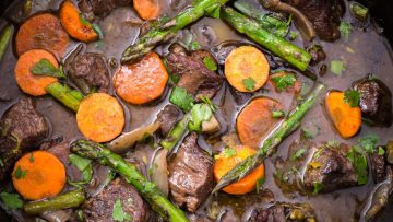 Slow Cooker Draadjesvlees Bourguignon